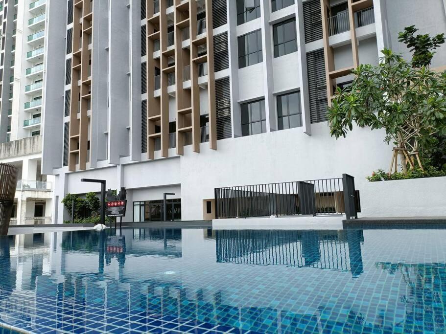 Apartemen Sky Trees Netflix & Facilities With Balcony