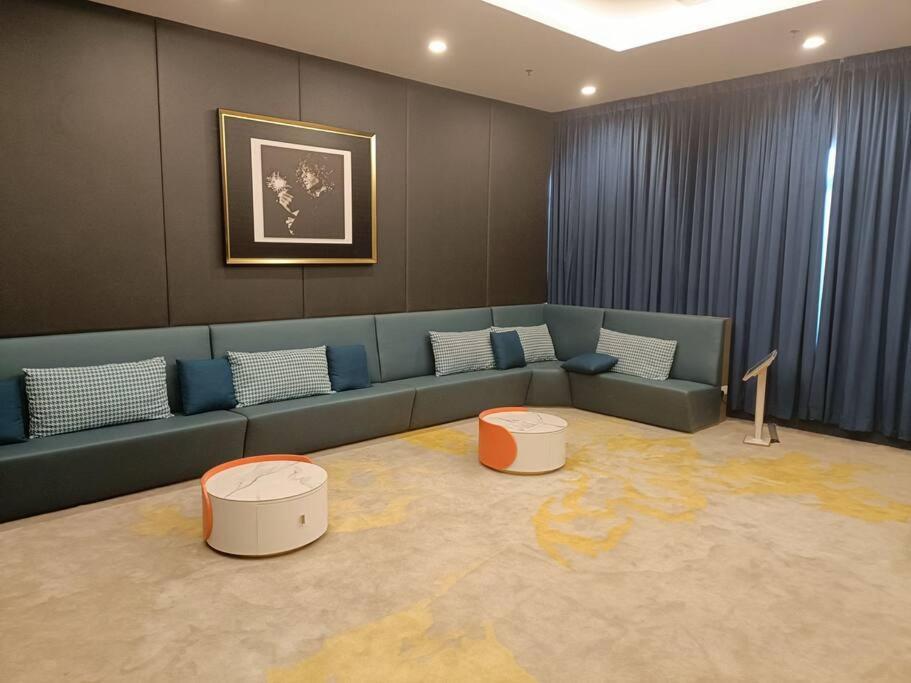 Sky Trees Netflix & Facilities With Balcony Apartemen